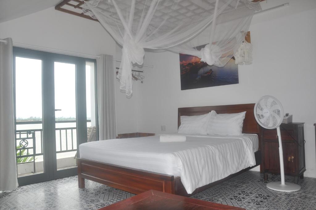 Postel nebo postele na pokoji v ubytování Autumn Bay Retreat Hoi An