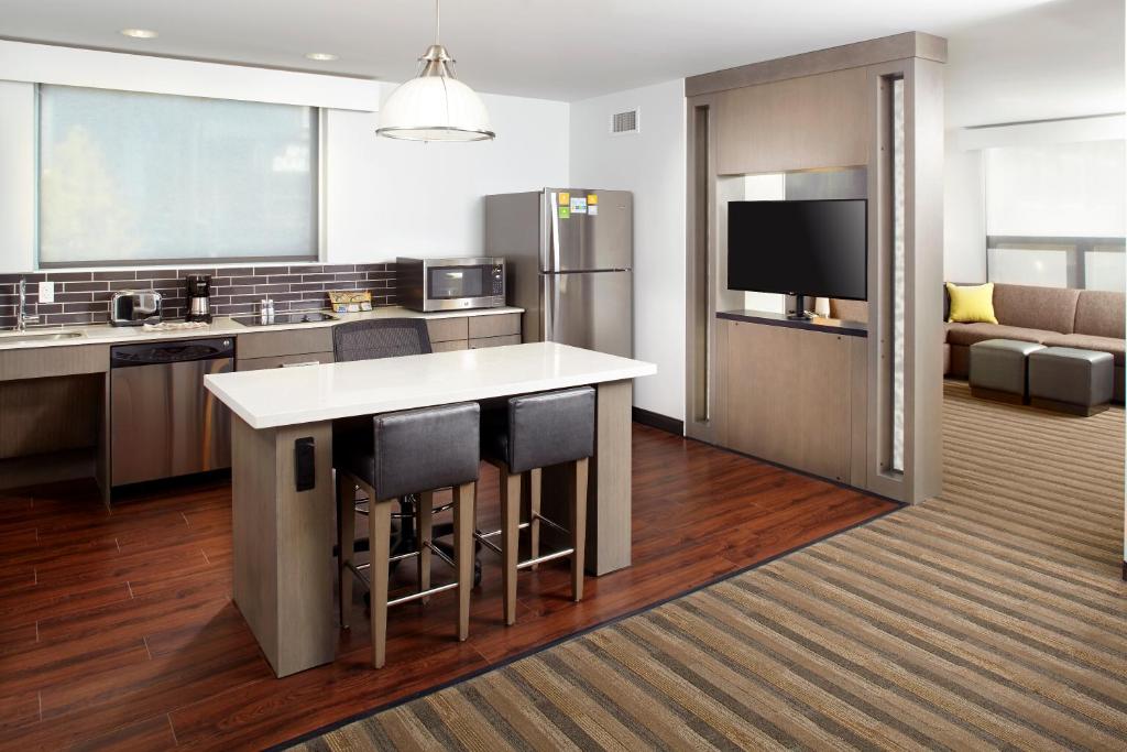 Hyatt House Denver Lakewood Belmar photo