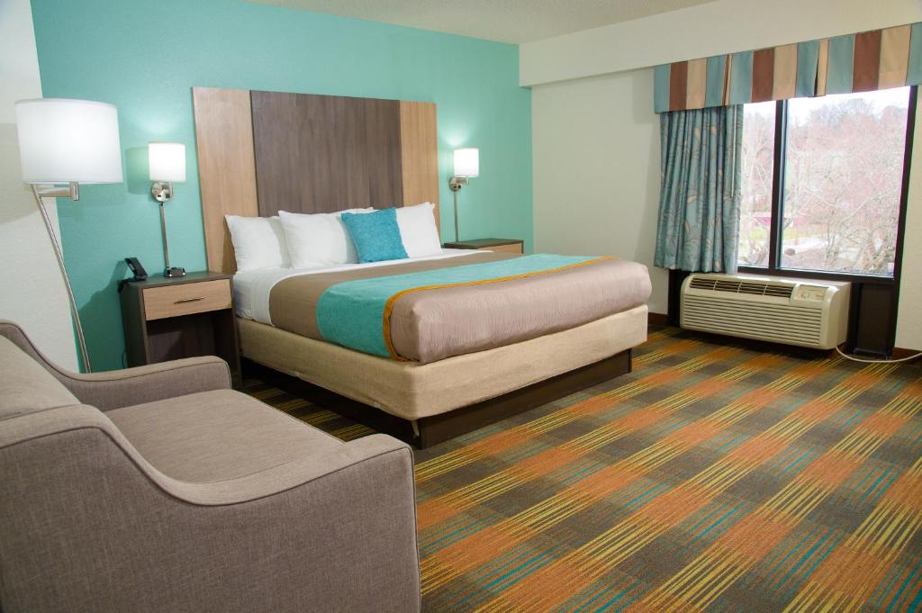 Pigeon River Inn - 