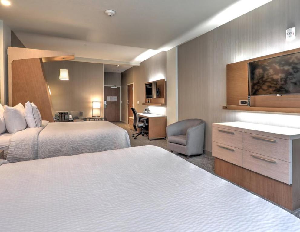 Postel nebo postele na pokoji v ubytování Courtyard by Marriott Deptford
