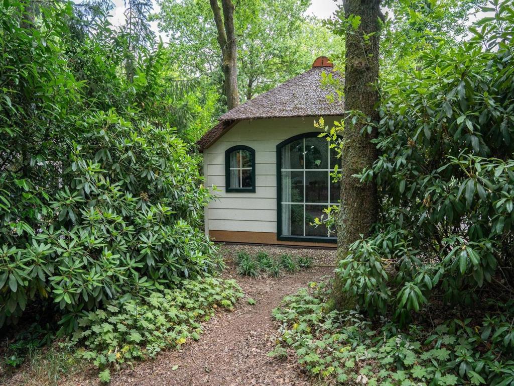 a small house in the middle of the forest at Farmhouse in Veluwe near Speulderbos in Ermelo