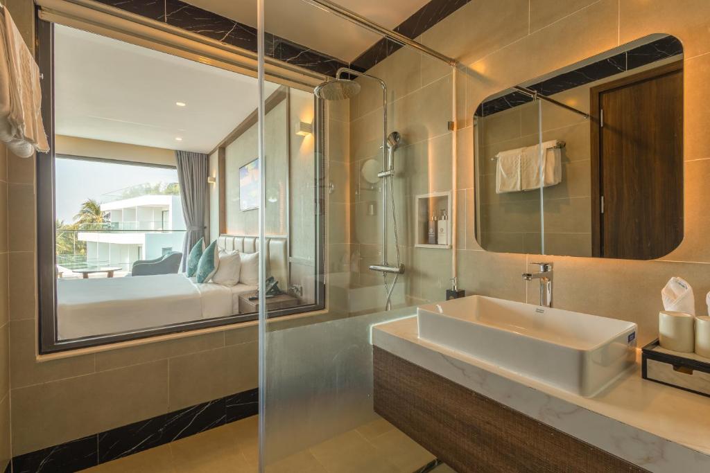 Sunset Beach Resort and Spa - 7