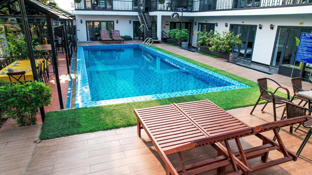 Bazén v ubytování Homestay Thiên Cầm nebo v jeho okolí