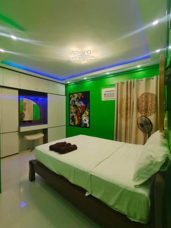 Postel nebo postele na pokoji v ubytování Cosy Nest Royal Oceancrest Mactan