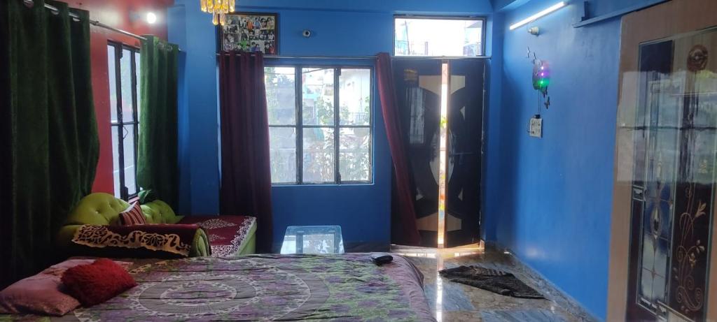 Ένα ή περισσότερα κρεβάτια σε δωμάτιο στο Sachan homestay