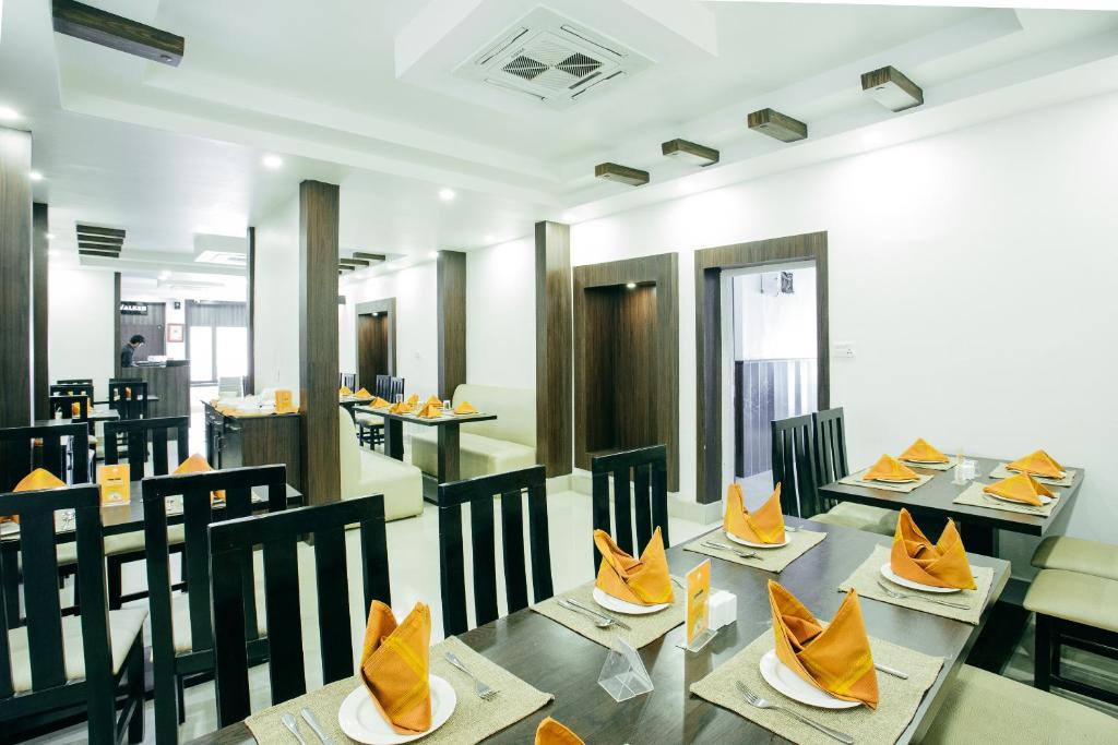 Restaurace v ubytování OYO 11474 Gangaur Regency Boutique Hotel