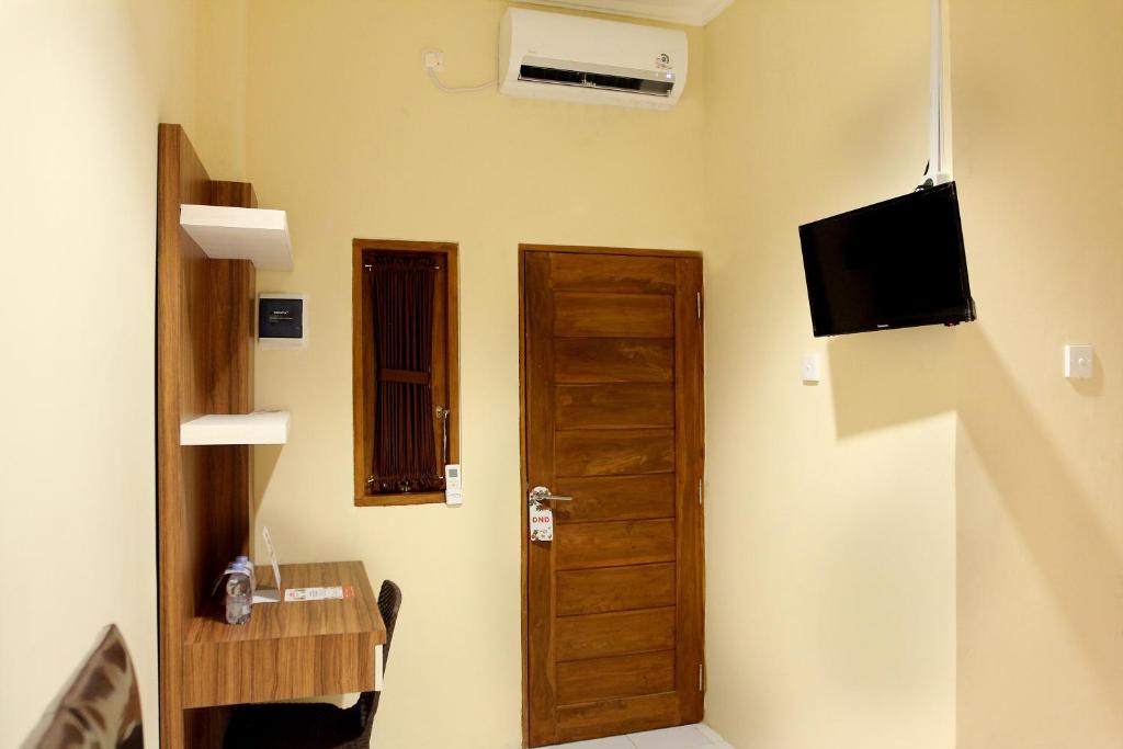 TV a/nebo společenská místnost v ubytování OYO 121 Rumah Ayub Syariah