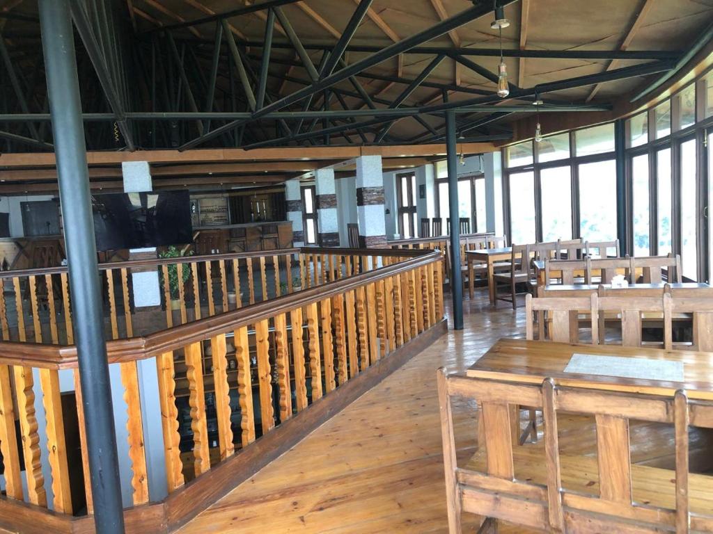 Photo de la galerie de l'établissement Mirajriversidevillageresort, à Bākhri Kharka