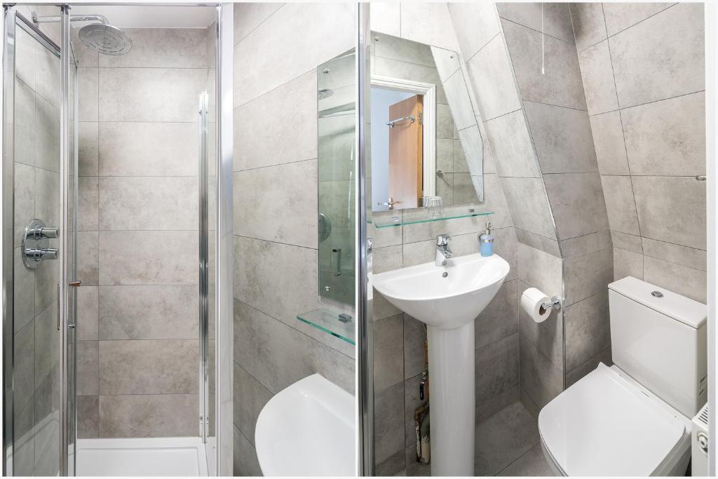 OYO Townhouse New England, London Victoria - Resim 42