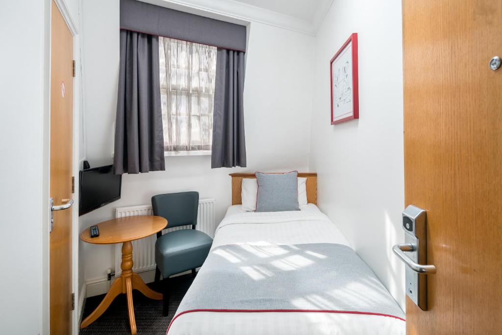 OYO Townhouse New England, London Victoria - Resim 44