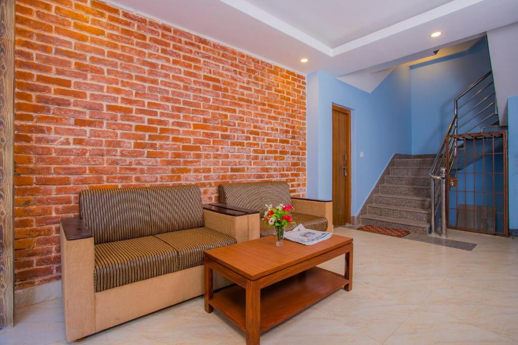 Posezení v ubytování OYO 273 Hotel Rara Palace