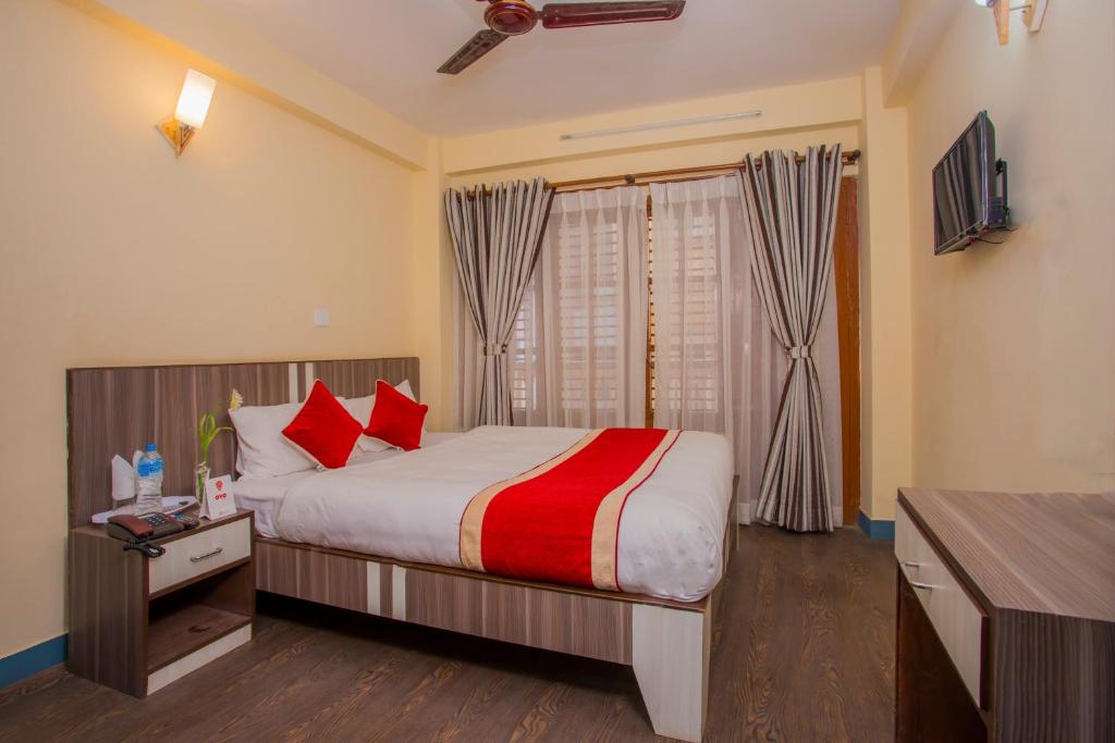 Postel nebo postele na pokoji v ubytování OYO 297 Hotel Aayam