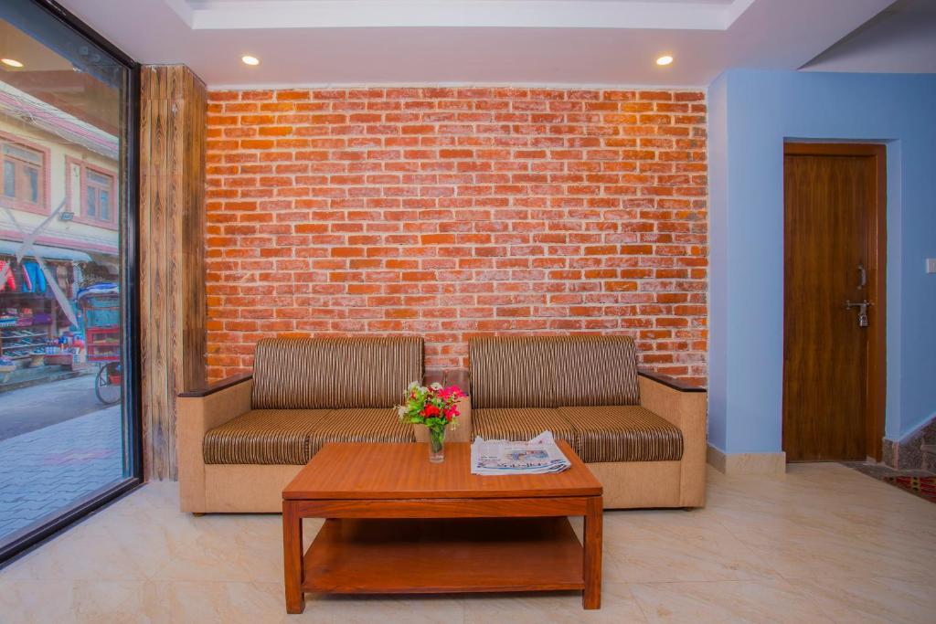 Posezení v ubytování OYO 273 Hotel Rara Palace