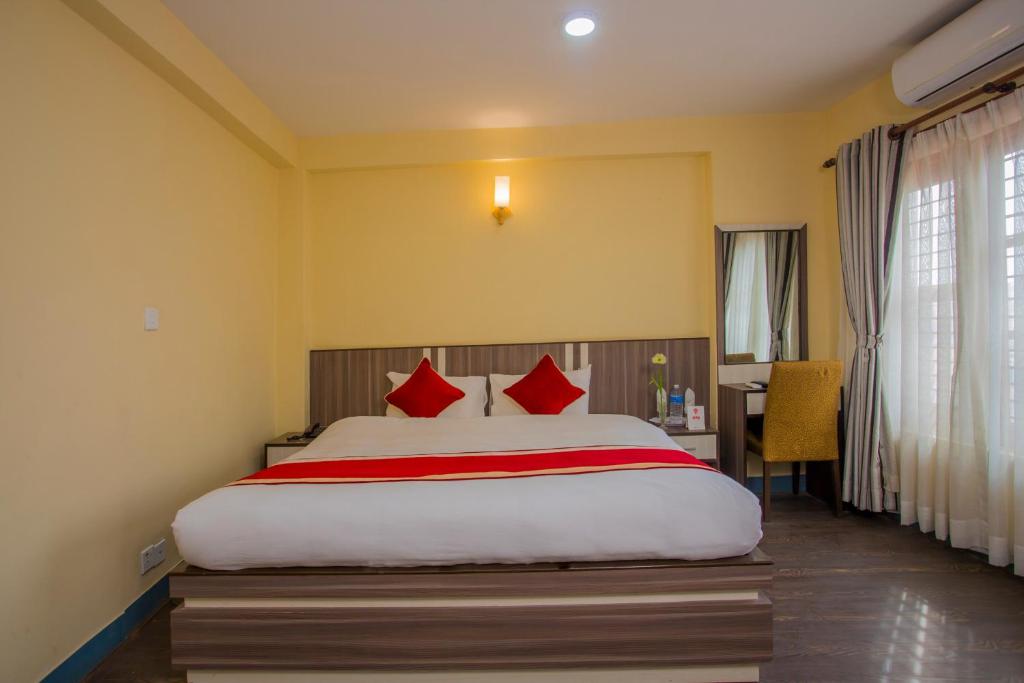 Postel nebo postele na pokoji v ubytování OYO 297 Hotel Aayam