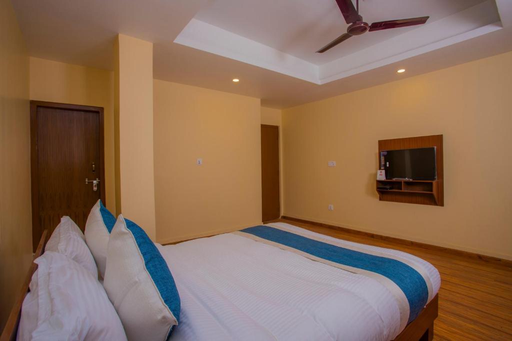 Postel nebo postele na pokoji v ubytování OYO 273 Hotel Rara Palace
