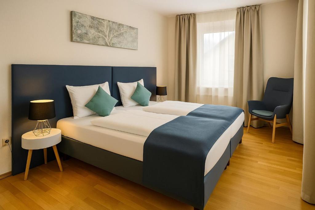 Postel nebo postele na pokoji v ubytování Hotel Schultheiss Hameln