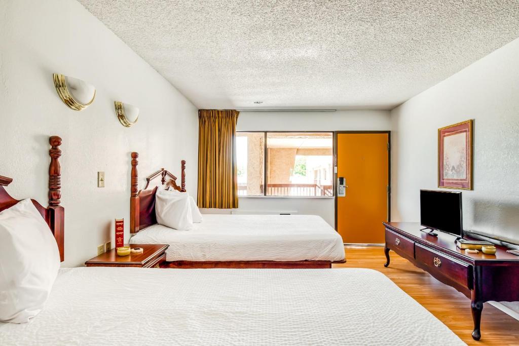 Postel nebo postele na pokoji v ubytování OYO Hotel Groesbeck