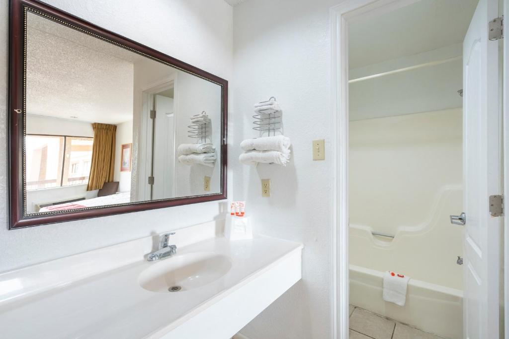 Koupelna v ubytování OYO Hotel Groesbeck