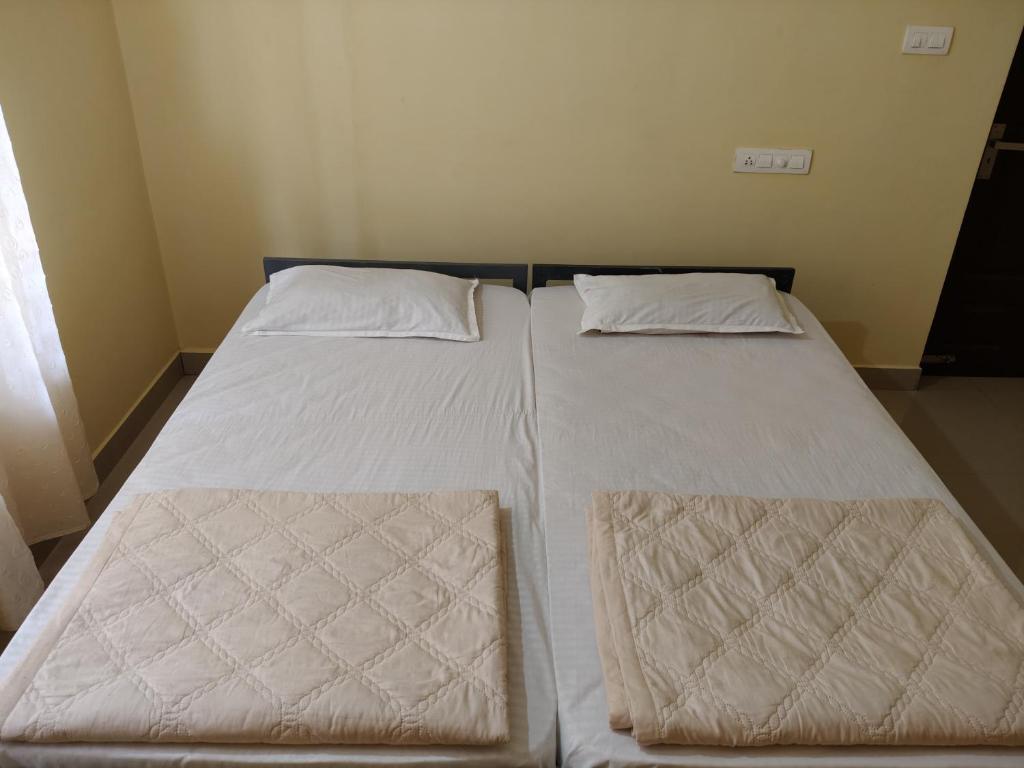 Postel nebo postele na pokoji v ubytování Nomad nest
