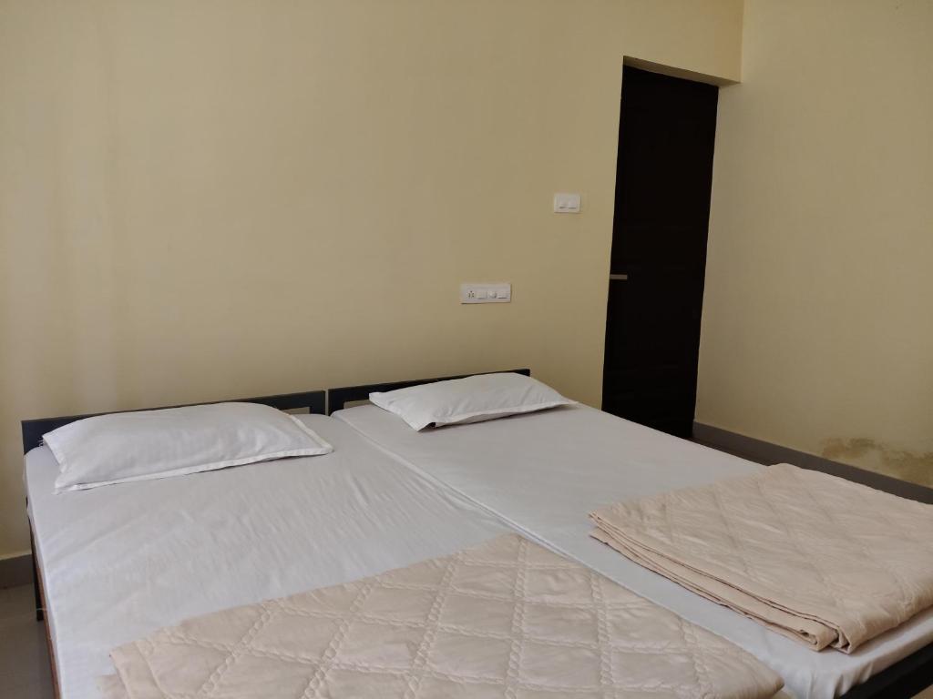 Postel nebo postele na pokoji v ubytování Nomad nest