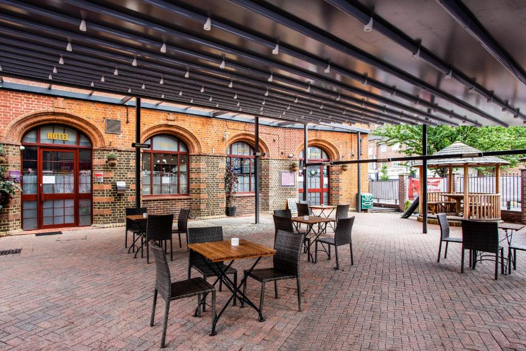 OYO The Arch, Wembly Stadium