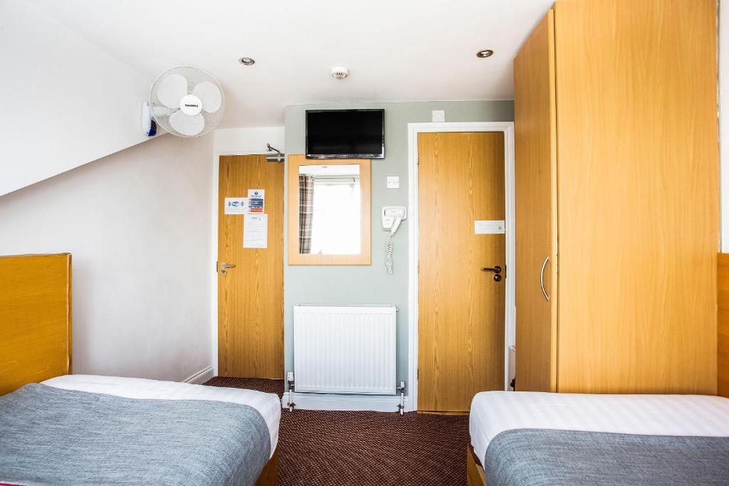 OYO London Guest House - Resim 33