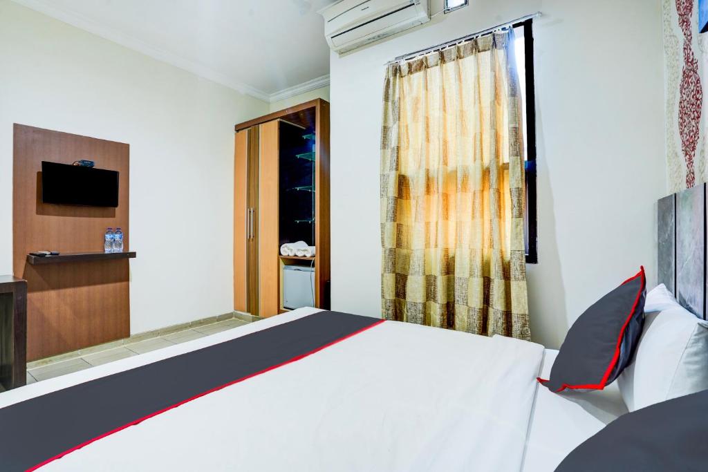 Postel nebo postele na pokoji v ubytování Hotel O Padang City Center Near Pantai Padang Formerly D'Dhave Hotel