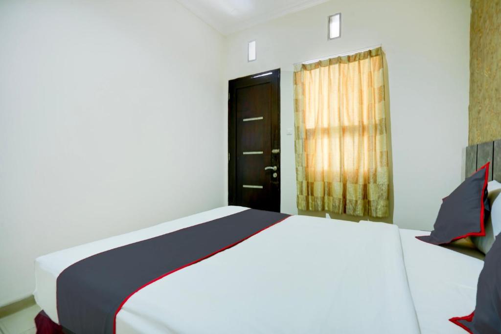 Postel nebo postele na pokoji v ubytování Hotel O Padang City Center Near Pantai Padang Formerly D'Dhave Hotel