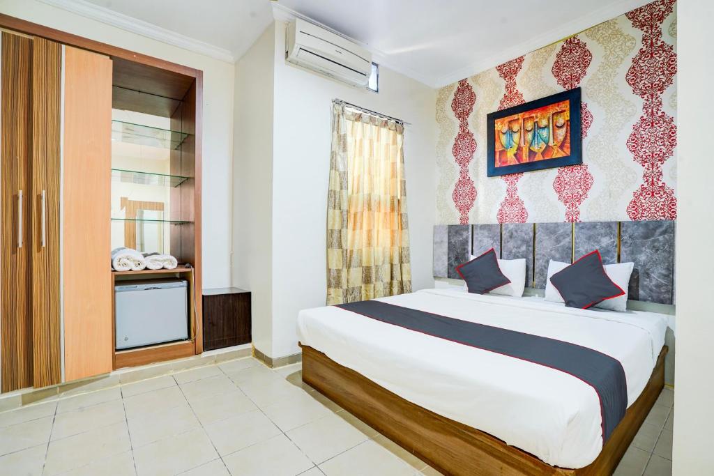 Postel nebo postele na pokoji v ubytování Hotel O Padang City Center Near Pantai Padang Formerly D'Dhave Hotel