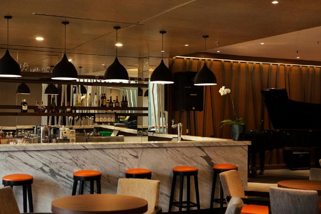 Lounge nebo bar v ubytování Grand Diamond Hotel Yogyakarta
