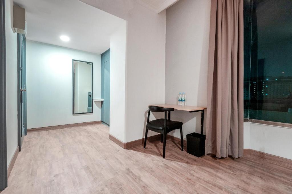 Fotografie z fotogalerie ubytování Super OYO Townhouse 2 Hotel Gunung Sahari v destinaci Jakarta