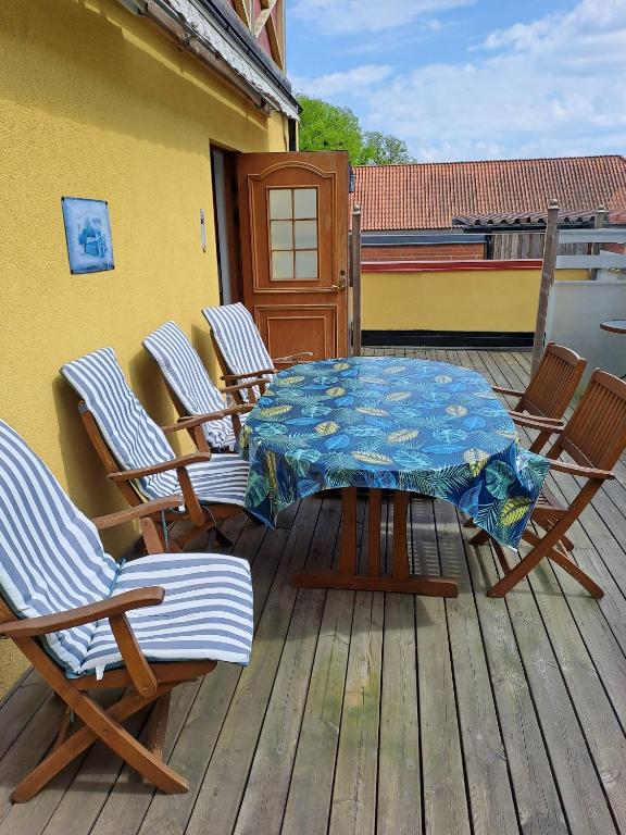 Balkón nebo terasa v ubytování Sveriges minsta Hotell! Hôtel Gruyère