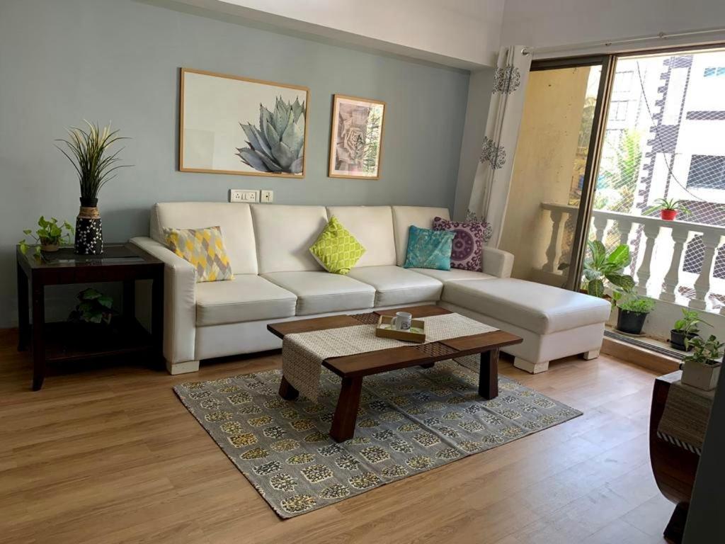 Posezení v ubytování Entire 3 BR apartment with Balconies Bandra