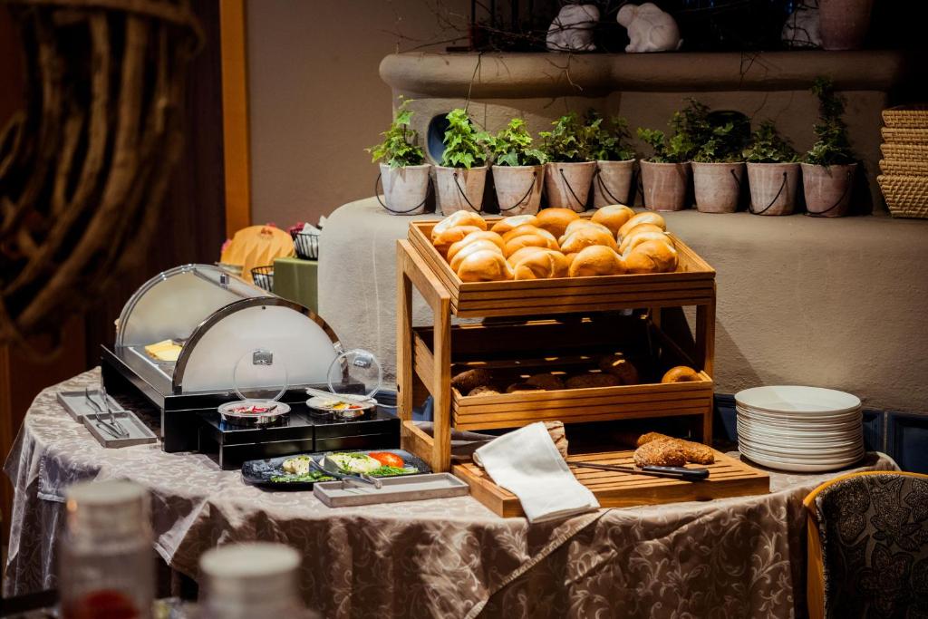 Makanan di atau berdekatan hotel