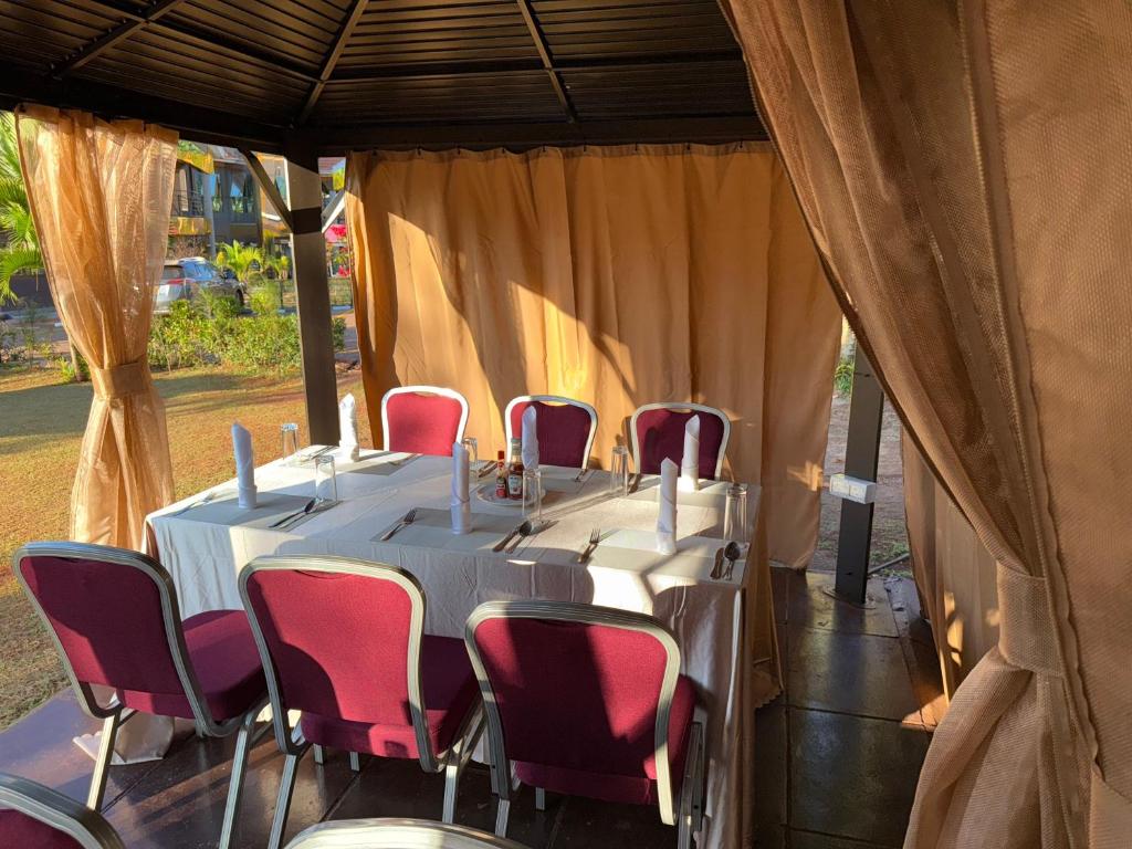 Restoran või mõni muu söögikoht majutusasutuses Signature Resort Hotel Jinja