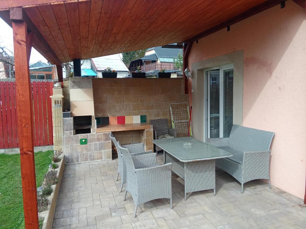 Patio nebo venkovní prostory v ubytování Bungalov Mikulášovice