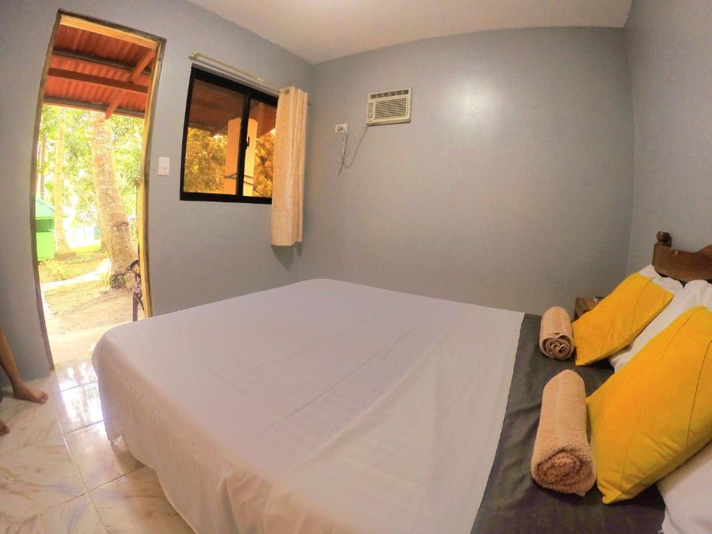 Postel nebo postele na pokoji v ubytování Al Hamra Jungle Resort