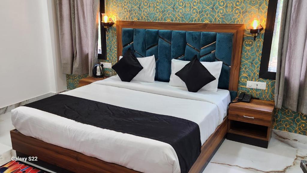 Postel nebo postele na pokoji v ubytování Hotel Agra Hotel Grand View