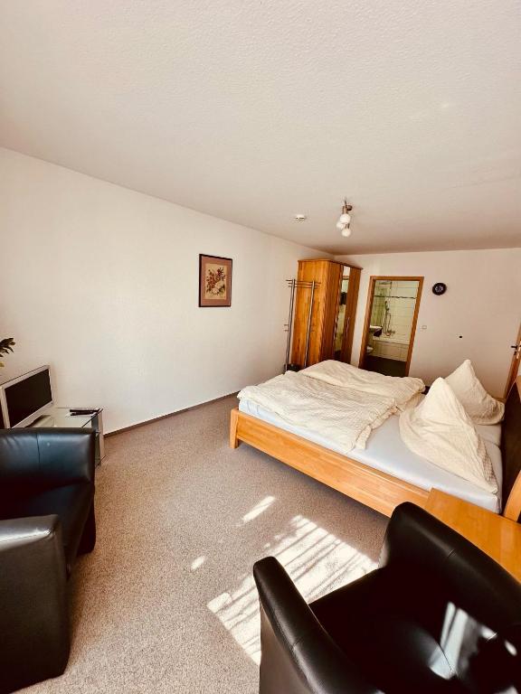 Postel nebo postele na pokoji v ubytování Gasthaus Grafenstuben