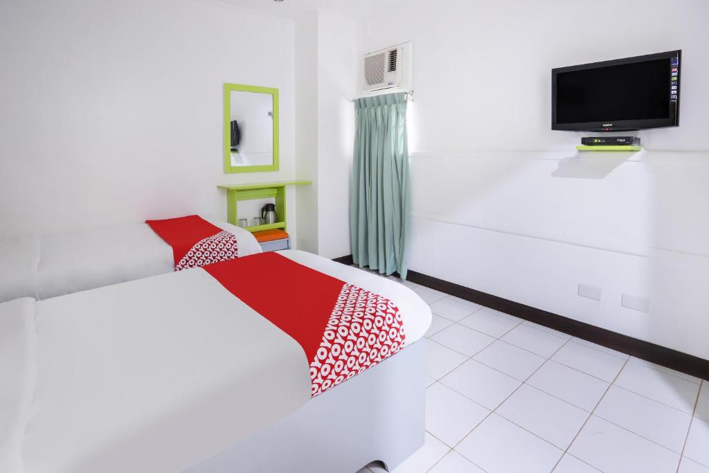 TV a/nebo společenská místnost v ubytování OYO 210 Apple Tree Suites