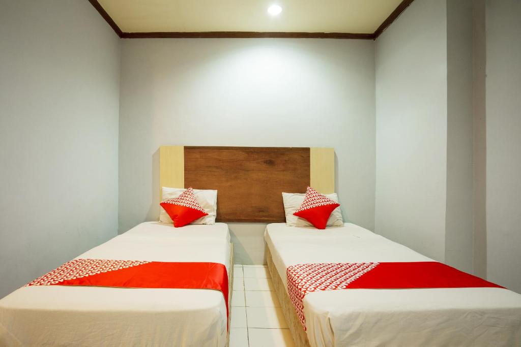 Postel nebo postele na pokoji v ubytování Super OYO 1088 Hotel Mega Sentosa