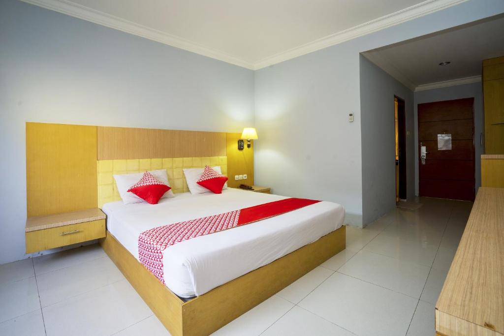 Postel nebo postele na pokoji v ubytování Super OYO 1088 Hotel Mega Sentosa
