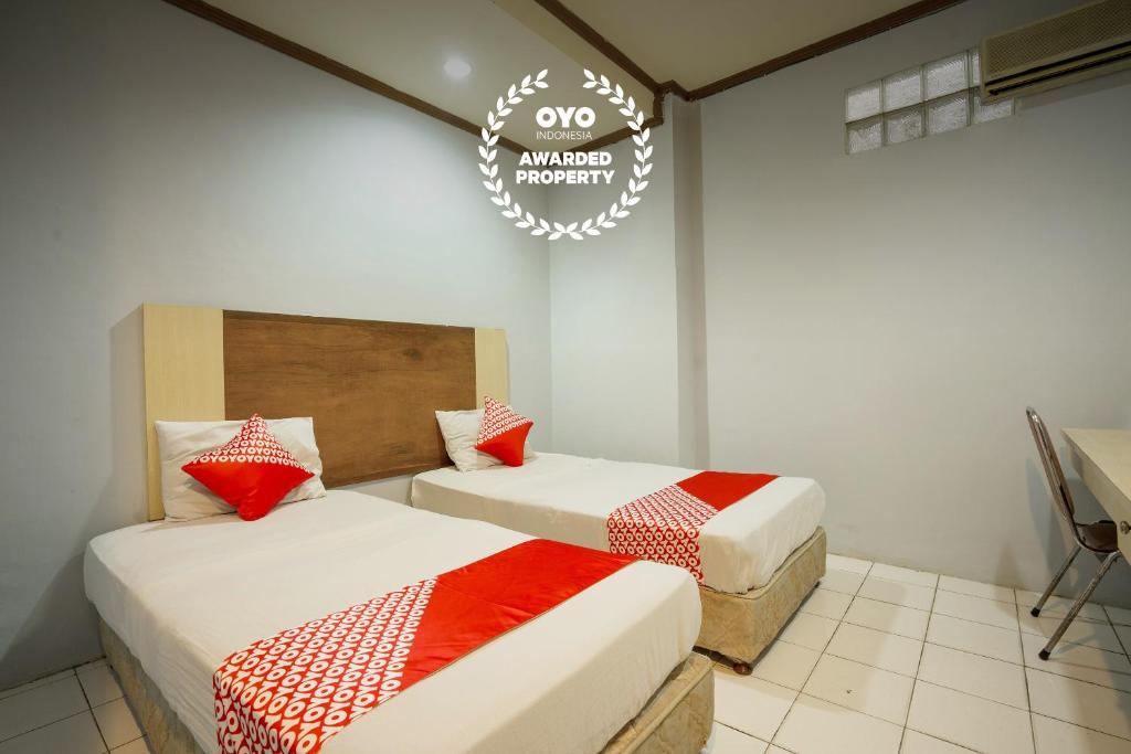 Postel nebo postele na pokoji v ubytování Super OYO 1088 Hotel Mega Sentosa
