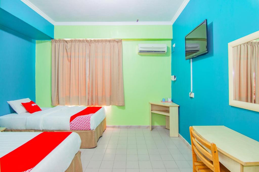 Postel nebo postele na pokoji v ubytování Super OYO 1159 Hotel New Sabah