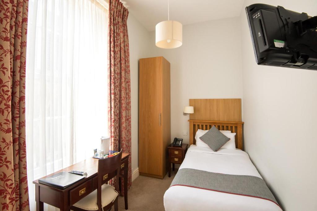 
Standard Single Room with Shared Bathroom
