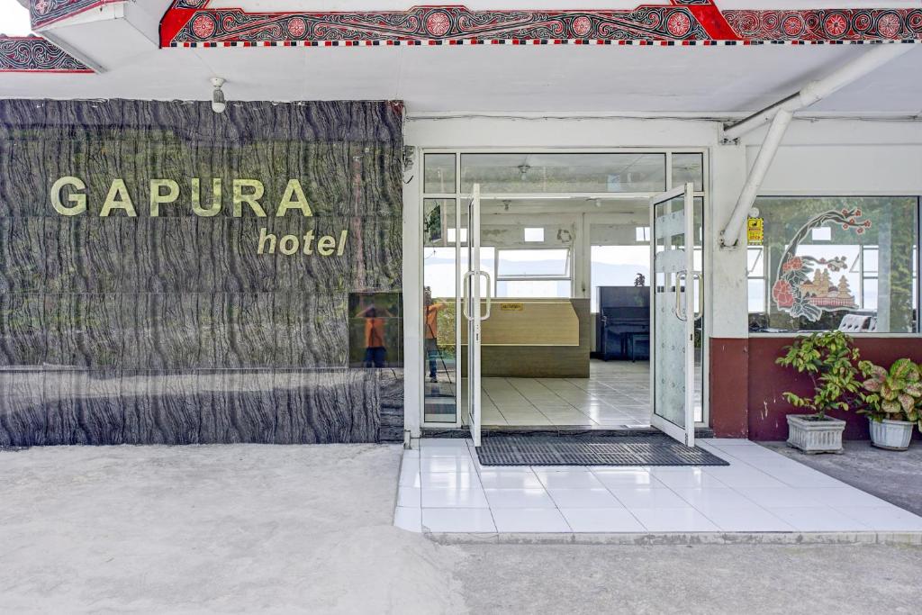 Exteriér nebo vchod ubytování Collection O Gapura Hotel Near Parapat Penatapan Danau Toba