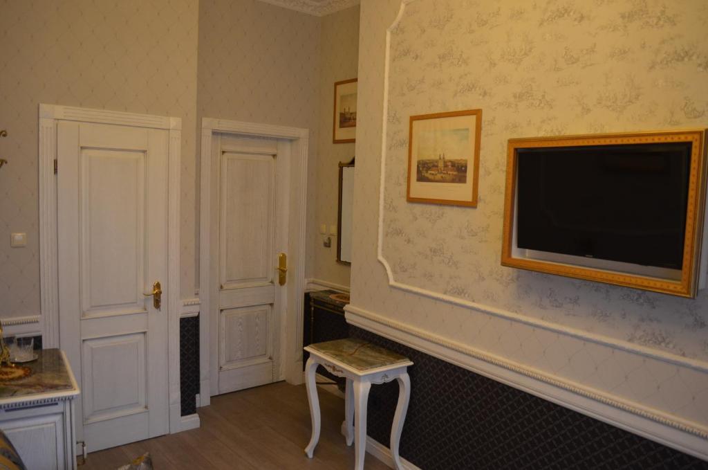TV a/nebo společenská místnost v ubytování Gabi B&B