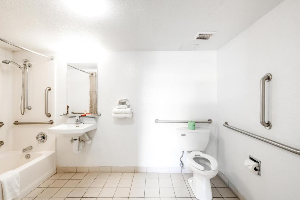 Koupelna v ubytování OYO Hotel Houston Katy Freeway