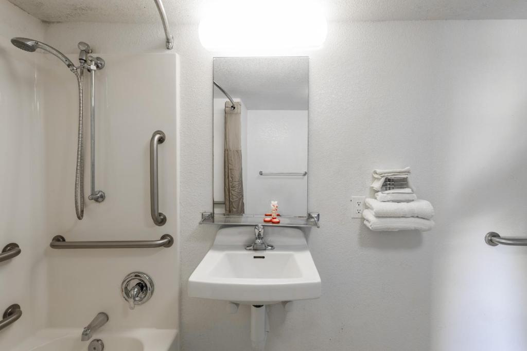 Koupelna v ubytování OYO Hotel Houston Katy Freeway