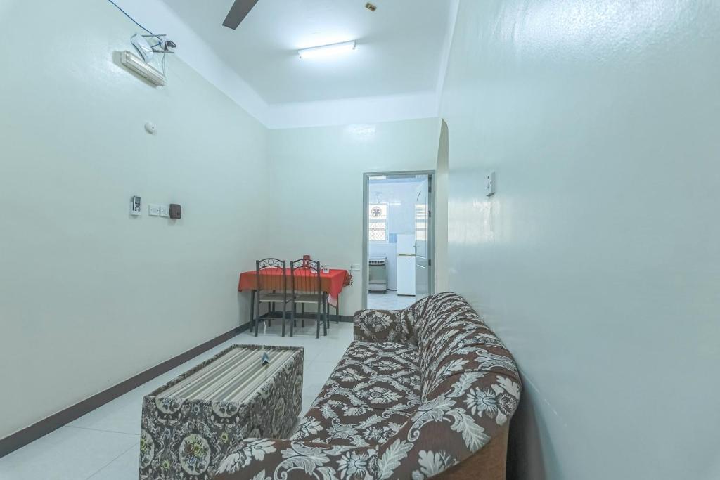 Postel nebo postele na pokoji v ubytování Super OYO 108 Marsa Al Masafar Hotel Apartment